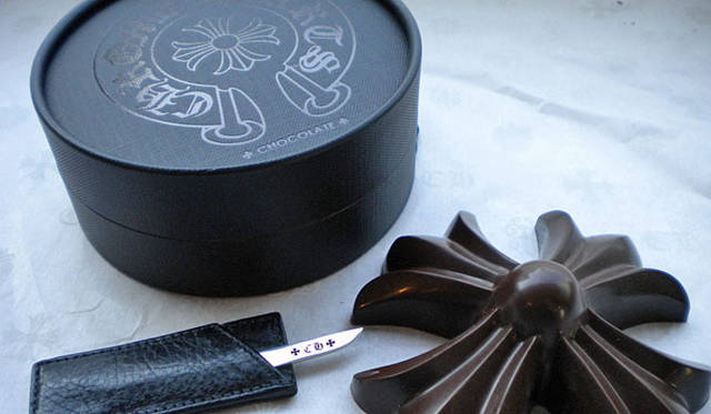 <strong>CHROME HEARTS｜クロムハーツ</strong>　1月24日より店頭にて予約スタート！　限定50個のチョコレートセット 3万6750円