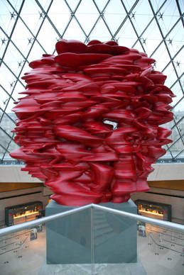<strong>Maybach is official partner of the Louvre in Paris</strong>