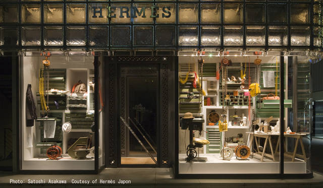 <strong>HERMÈS | エルメス</strong>　メゾンエルメスのウィンドウディスプレイをパラモデルが担当