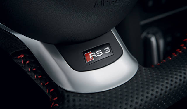 <strong>AUDI RS3｜アウディ RS3</strong>