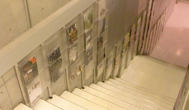 <strong>KINOHAUS｜キノハウス</strong>　地階 映画美学校への階段