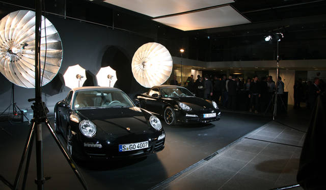 <strong>PORSCHE｜ポルシェ</strong>　写真左｜911 ブラックエディション、写真右｜ボクスターS ブラックエディション
