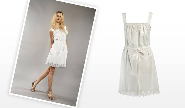 <strong>Alberta Ferretti│アルベルタ フェレッティ 「pure threads」</strong> ウエストをギャザーで寄せた可憐でイノセントな表情のコットンのサンドレス。１枚で着こなしたい。ホワイトドレス 9万3700円（アルベルタ フェレッティ「pure threads」／アエッフェ・ジャパン）