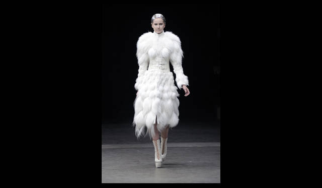 <strong>ALEXANDER McQUEEN｜アレキサンダー・マックイーン</strong> 2011年秋冬コレクション速報