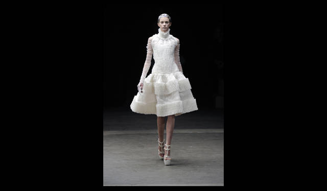<strong>ALEXANDER McQUEEN｜アレキサンダー・マックイーン</strong> 2011年秋冬コレクション速報