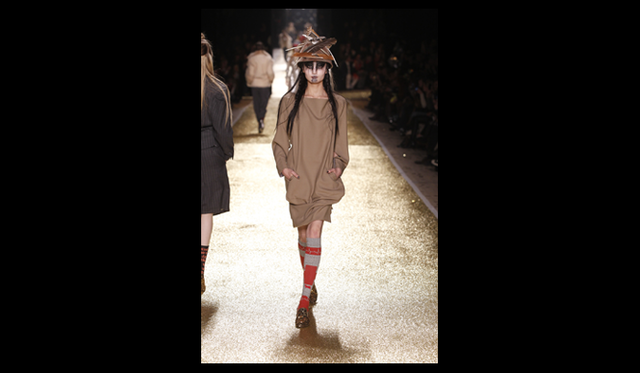 <strong>VIVIENNE WESTWOOD GOLD LABEL｜ヴィヴィアン・ウエストウッド・ゴールドレーベル</strong> 2011年秋冬コレクション速報