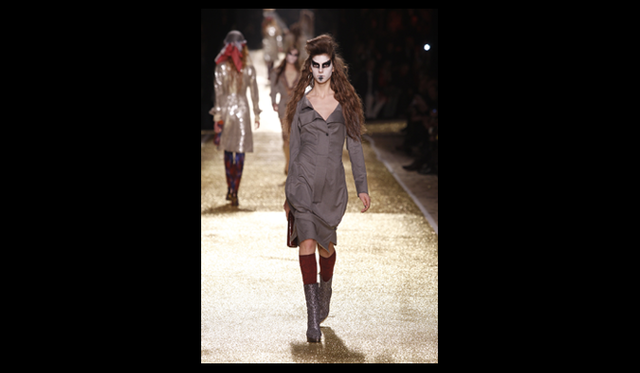 <strong>VIVIENNE WESTWOOD GOLD LABEL｜ヴィヴィアン・ウエストウッド・ゴールドレーベル</strong> 2011年秋冬コレクション速報