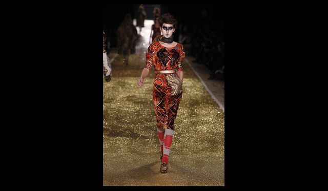 <strong>VIVIENNE WESTWOOD GOLD LABEL｜ヴィヴィアン・ウエストウッド・ゴールドレーベル</strong> 2011年秋冬コレクション速報