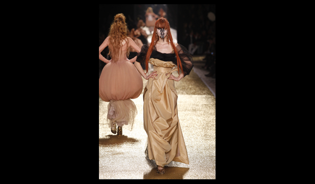 <strong>VIVIENNE WESTWOOD GOLD LABEL｜ヴィヴィアン・ウエストウッド・ゴールドレーベル</strong> 2011年秋冬コレクション速報