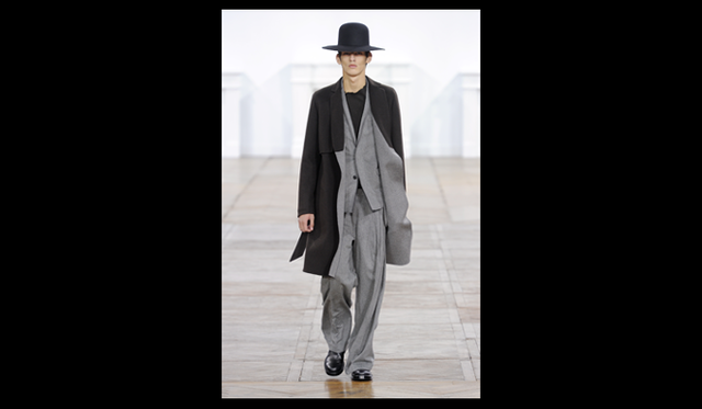 <strong>Dior Homme</strong> Photo: PATRICE STABLE Artistic Director Kris Van Assche on the collection: "Paying homage to the atelier's couture techniques, we applied these methods not only to jackets but even to T-shirts, incorporating stitched details from jacket interfacings."