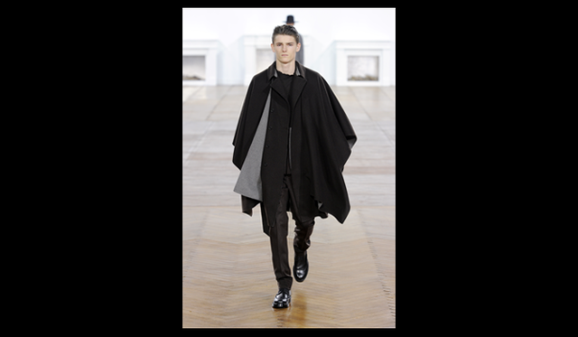 <strong>Dior Homme</strong> Photo: PATRICE STABLE Artistic Director Kris Van Assche on the collection: "The inspiration for this collection does not come from the archives. Instead, we aim to understand the 'spirit' of Dior and Dior Homme, sublimate it, and present a new proposal that matches the contemporary era. Rather than drastically changing the concept each season, we focus on evolving the collection. Therefore, it resembles the previous season. While similar items exist, we evolve them each season by changing the fabric and color."