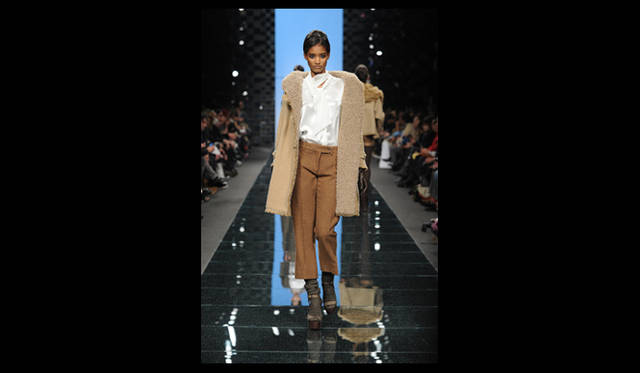 <strong>ERMANNO SCERVIVO｜エルマンノ シェルヴィーノ</strong> 2011年秋冬コレクション速報