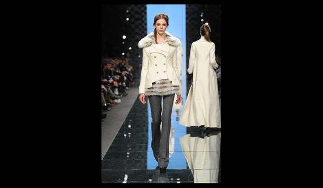 <strong>ERMANNO SCERVIVO｜エルマンノ シェルヴィーノ</strong> 2011年秋冬コレクション速報