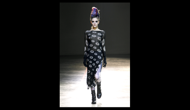 <strong>YOHJI YAMAMOTO｜ヨウジヤマモト</strong> 2011年秋冬コレクション速報