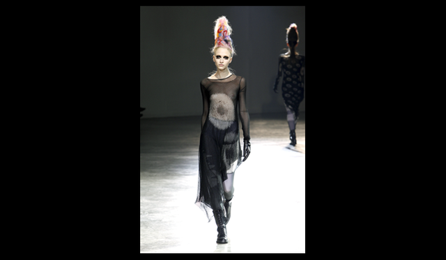 <strong>YOHJI YAMAMOTO｜ヨウジヤマモト</strong> 2011年秋冬コレクション速報