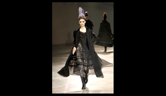 <strong>YOHJI YAMAMOTO｜ヨウジヤマモト</strong> 2011年秋冬コレクション速報