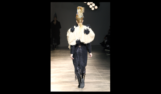 <strong>YOHJI YAMAMOTO｜ヨウジヤマモト</strong> 2011年秋冬コレクション速報