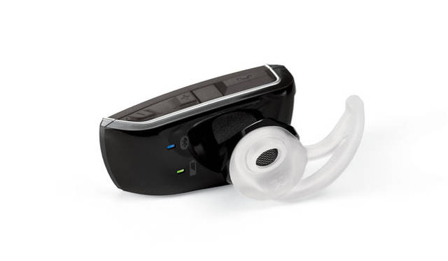 <strong>BOSE｜ボーズ</strong>　通話専用シングルイヤータイプ Bluetooth ヘッドセット「Bose® Bluetooth® headset」<br>ヘッドセットの内側には、電池残量やBluetoothへの接続状態が確認できる視認性に優れたLEDインジケーターを搭載。