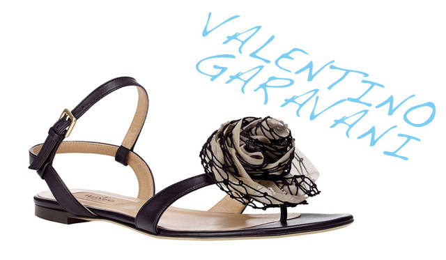 VALENTINO GARAVANI｜ヴァレンティノ ガラヴァーニ　フラットサンダル 6万3000円 （ヴァレンティノ ガラヴァーニ／ヴァレンティノ インフォメーションデスク）　Tel. 03-3263-6501
