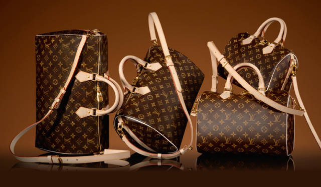 <strong>LOUIS VUITTON｜ルイ・ヴィトン</strong>　　「SPEEDY BANDOULIERE（スピーディ・バンドリエール）」　©LOUIS VUITTON/ALBAN ZANICHELLI