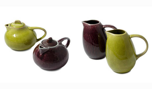 <strong>LIVING MOTIF｜リビング・モティーフ</strong>　「Tourronシリーズ」。ピッチャー4515円、ティーポット9450円