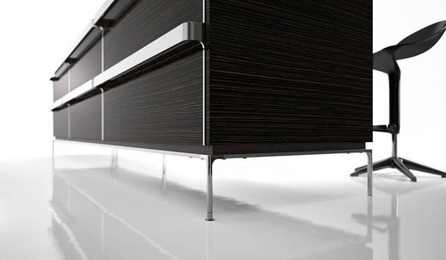<strong>TOYO KITCHEN｜トーヨーキッチン</strong>　キッチン「INO（イノ）」<br>究極の細さを実現した新設計のエアフロー。キッチンがひとつの塊として浮いているように演出する。