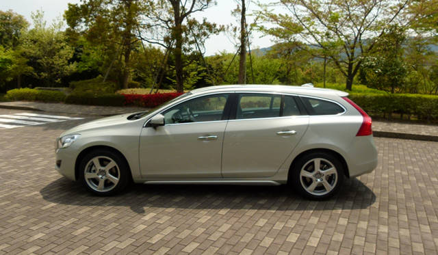 <strong>VOLVO V60 DRIVe｜ボルボ V60 ドライブイー</strong>