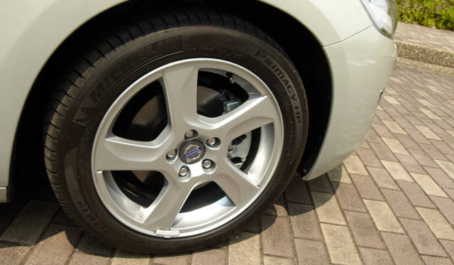 <strong>VOLVO V60 DRIVe｜ボルボ V60 ドライブイー</strong>