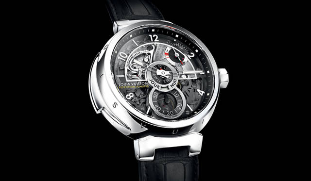 <strong>LOUIS VUITTON｜Louis Vuitton</strong>A highly unique and appealing minute repeater model, simultaneously equipped with a minute repeater mechanism and a travel time (GMT) function. "Tambour Minutes Repeater" ¥28,000,000 (estimated price). Made to order. Orders will begin sequentially in various countries after the opening of Louis Vuitton's dedicated watch and fine jewelry store in Place Vendôme, Paris, in November.