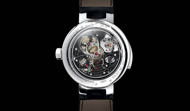 <strong>LOUIS VUITTON｜Louis Vuitton</strong>Designed for daily use, this model features 30m water resistance despite its complex mechanism, and a long power reserve of 100 hours. The case material can be chosen from white gold, rose gold, or yellow gold. "Tambour Minutes Repeater" ¥28,000,000 (estimated price). Made to order.