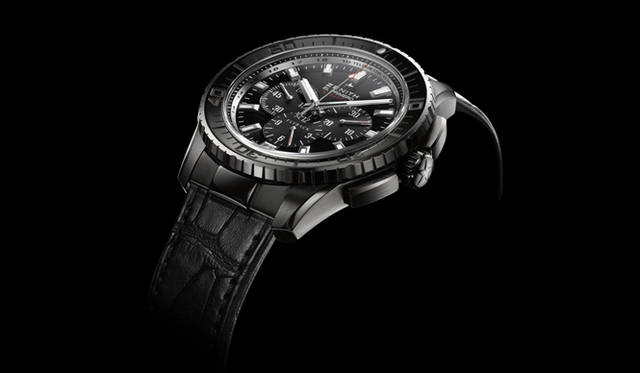 <strong>ZENITH｜Zenith</strong>A new chronograph equipped with the "El Primero Caliber 405B," the same movement used in the "Rainbow Flyback." The sapphire crystal features a double anti-reflective coating. "El Primero Stratos-Flyback Chronograph" ¥640,000.