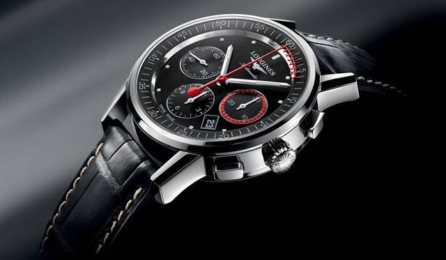<strong>LONGINES｜Longines</strong>A unique chronograph hand with a vernier scale at its tip, and the red 30-minute counter stands out against the "eggshell" colored dial. This is the black dial version. "Longines Column-Wheel Chronograph Record" ¥404,250 (estimated price). Scheduled for Autumn release.