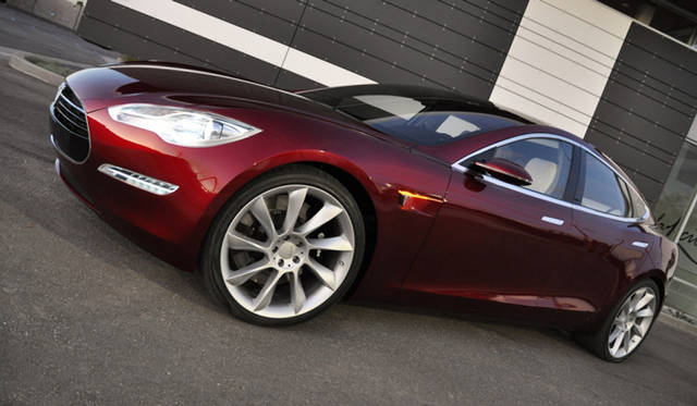 <strong>TESLA MODEL S｜テスラ モデル S</strong>