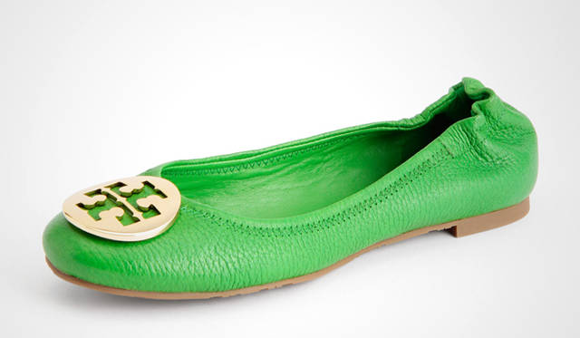<strong>TORY BURCH｜トリー バーチ</strong> 　　 『Reva』 Iguana Green（オンラインショップ限定色）2万9400円