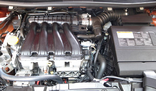 <strong>RENAULT MEGANE│ルノー・メガーヌ</strong>　二子玉川 ライズのガレリアでおこなわれた展示会の模様。