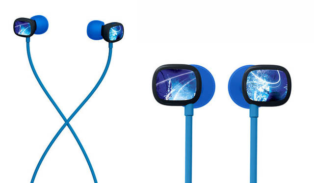 <strong>Logicool｜ロジクール</strong> 「Ultimate Ears 100 Noise-Isolating Earphones」オープンプライス　UE100BS（ブルーステージ）は、ヒットチャートなどのポップ・ロックファンを意識したデザイン。落ち着いたダークブルーのボディと鮮やかなブルーのイヤーチップの組み合わせは、ジャンルを超えたポップ・ロックファンの音楽コレクションとマッチ。
