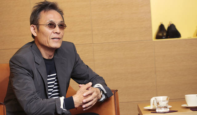 <strong>松田智沖×操上和美</strong>　操上和美が語る、ジョンロブの「By Request」