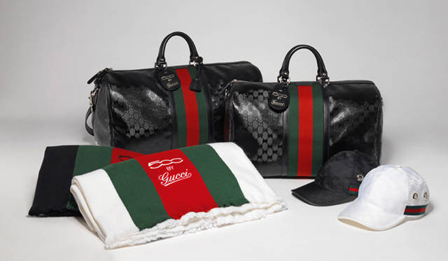 <strong>FIAT 500 by Gucci｜フィアット 500 バイ グッチ</strong>　写真奥｜ダッフルバッグ（ラージまたはミディアムサイズ、GGインプリメ） 写真右手前｜ベースボールハット（ブラックまたはホワイトGGナイロン） 、写真左手前｜トラベルブランケット（ウール／シルク、500 by Gucci ロゴ、ブラックのみ展開）