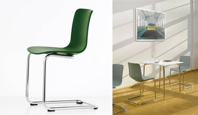 <strong>hhstyle.com</strong>　「HAL Cantilever」カラー/シェル｜ベーシックダーク、ホワイト、アイビー、アイスグレイ、ブリック、ワームグレイ、チョコレート、オレンジ、レッグ｜クローム、サイズ｜W470×D490×H790/SH430mm、素材｜ポリプロピレン、スチール、価格｜3万3600円 ©www.vitra.com