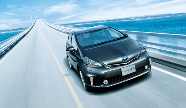 <strong>TOYOTA PRIUS α｜トヨタ プリウス α</strong>