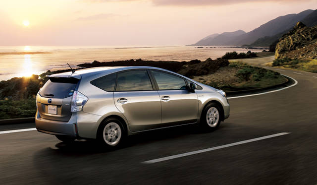 <strong>TOYOTA PRIUS α｜トヨタ プリウス α</strong>