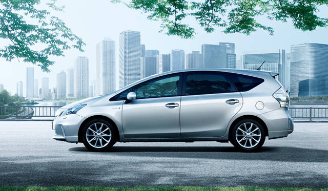 <strong>TOYOTA PRIUS α｜トヨタ プリウス α</strong>