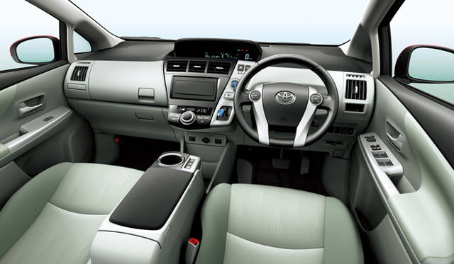 <strong>TOYOTA PRIUS α｜トヨタ プリウス α</strong>