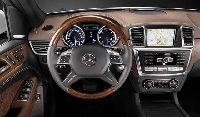 <strong>Mercedes-Benz M-Class｜メルセデス・ベンツ Mクラス</strong>
