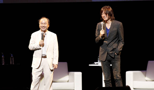 <strong>孫正義×小林武史　ライブトーク</strong>　ふたりは、6月12日におこなわれた「総理・有識者オープン懇談会」でも席を並べるなど、急接近している。