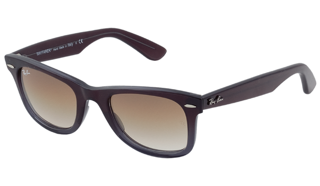 <strong>Ray-Ban｜レイバン</strong>　WAYFARER　2万5200円