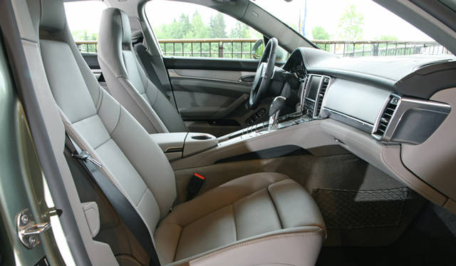 <strong>Porsche Panamera S hybrid｜ポルシェ パナメーラ S ハイブリッド</strong>