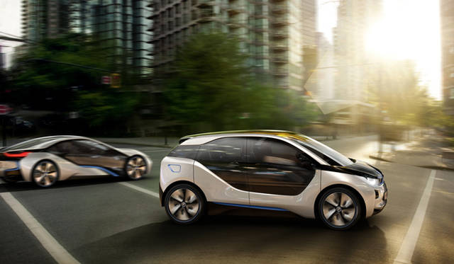 <strong>BMW i｜ビー・エム・ダブリュー i </strong>　左｜i8 コンセプト、右｜i3 コンセプト