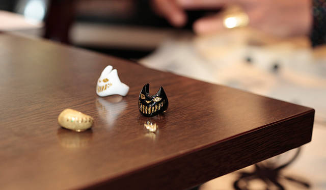 <strong>LITAMUSCA</strong>: "For example, if a tough-looking older man wore a cute item like a cat ring, wouldn't that be interesting? (laughs) It shows a vulnerability, or perhaps makes him more approachable."