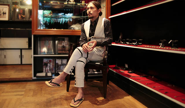 <strong>LITAMUSCA</strong>: Interview cooperation: 'anglasad', 1-15-3 Yutenji, Meguro-ku, Tokyo. Tel. 03-5768-0744